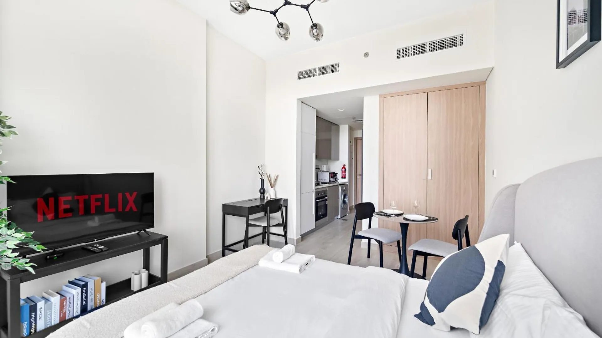 Vayk - Stylish Studio In A Prime Meydan Location Dubai 0*,